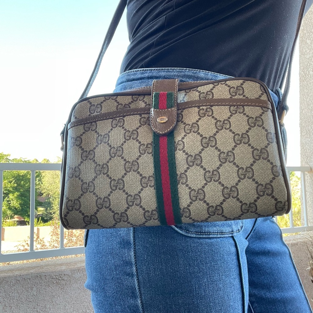Authentic Vintage Gucci crossbody bag ORIGINAL authentic strap (price firm)